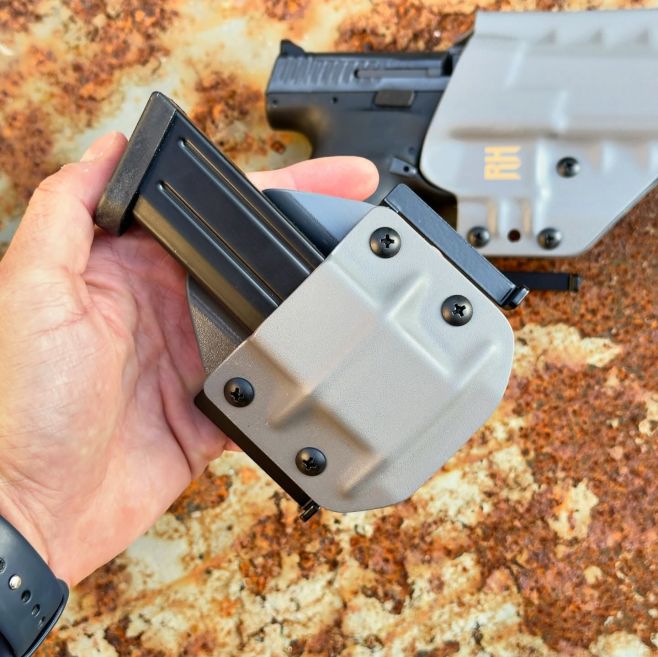 FROGY pouzdra můžete sladit. 🌈 Máme barevná pouzdra na 1 zásobník pro Glock 17/19/34 a CZ P-10 C/F. ✅ Pomůžeme Vám...