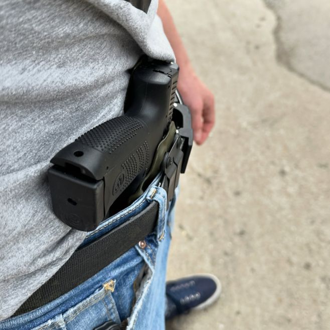 Prostě to SHARKY 🦈 je stejně ideální pro nošení, jak na boku, tak vepředu na pupku. 👌 Monoblock drží perfektně a je...