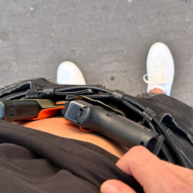 Kydexové APPENDIX pouzdro se zásobníkem. ☝️ To znamená, že AIWB nosíte vepředu na břiše, má dva plastové úchyty 40 a 45...